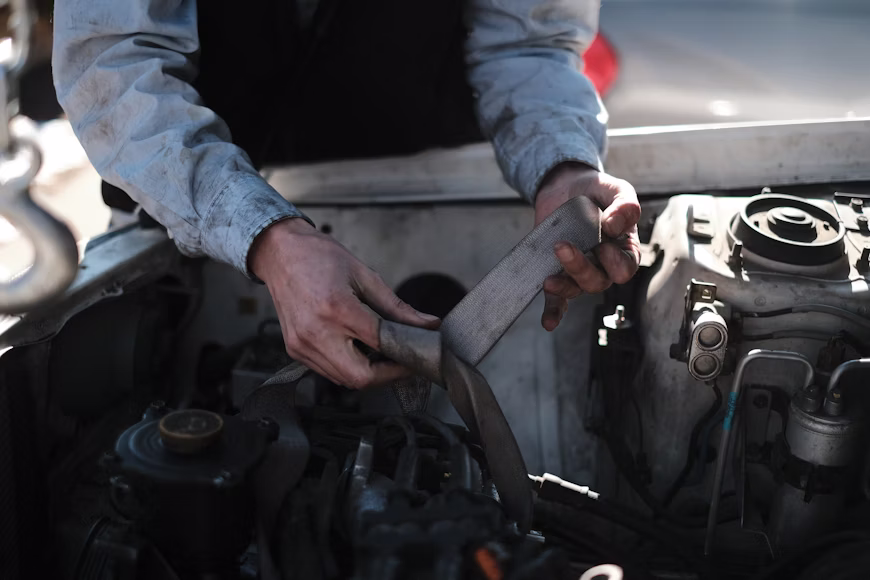 mechanic installing radiator in Detroit MI
