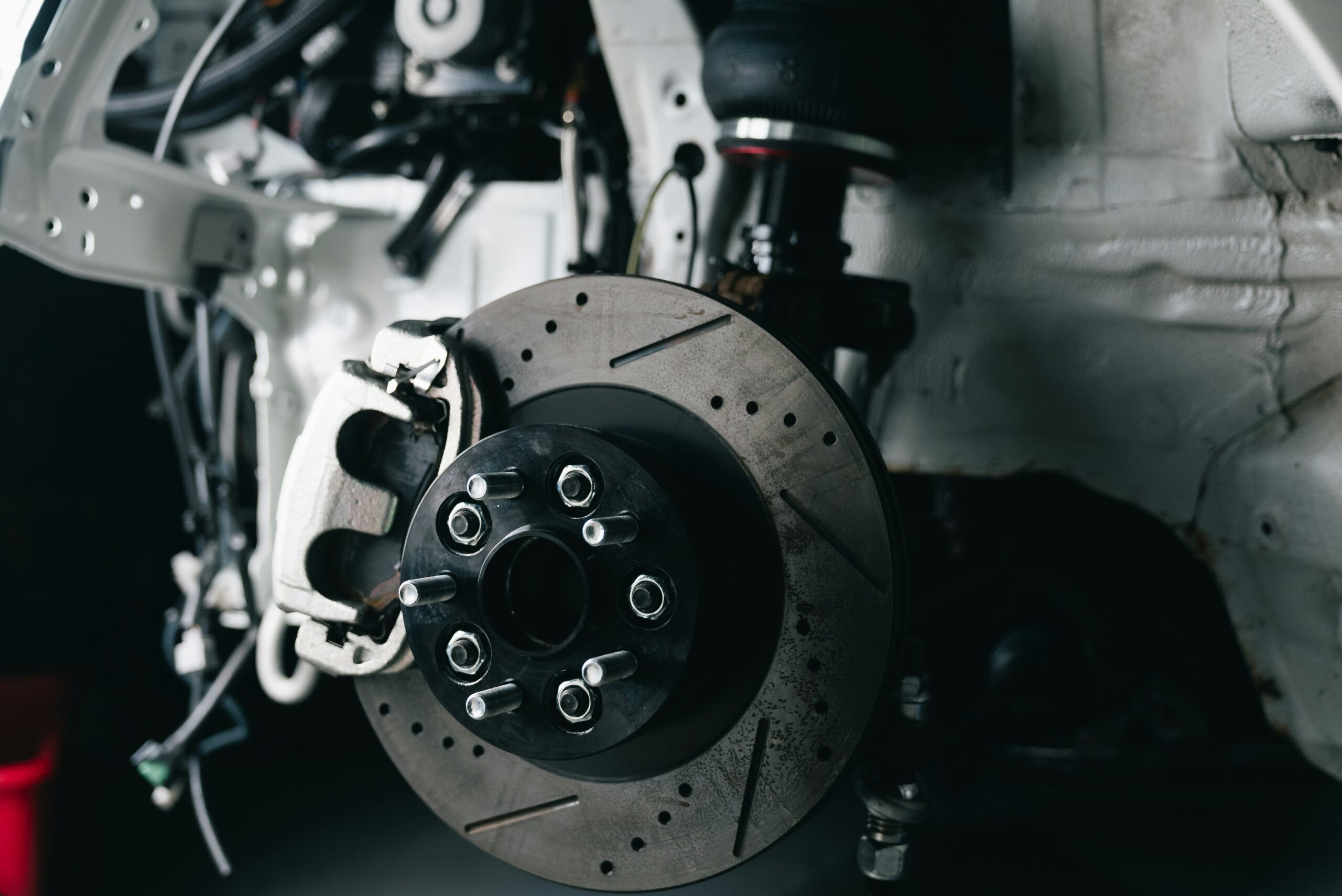 Brake calipers and automotive brake components available for retail and wholesale customers in Detroit MI